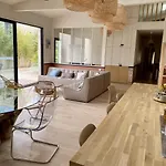 L Hirondelle Et L Instant بيت للعطل