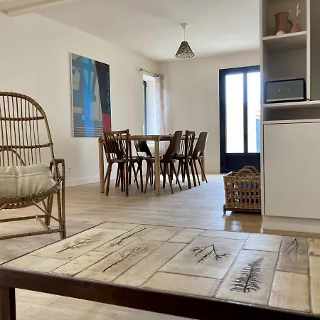 Holiday home L Hirondelle Et L Instant *