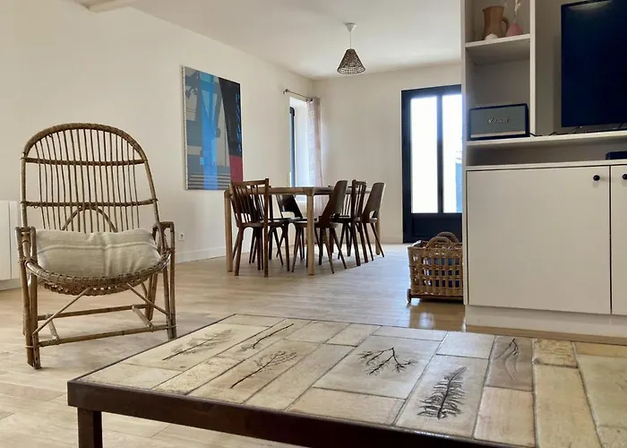 Holiday home L Hirondelle Et L Instant *