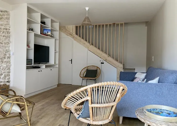 Holiday home L Hirondelle Et L Instant *