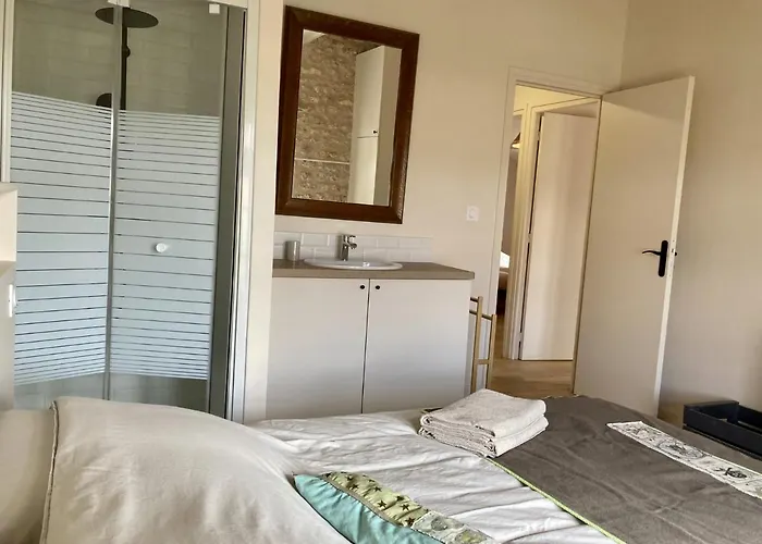 L Hirondelle Et L Instant *