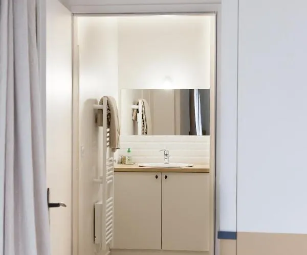 L Hirondelle Et L Instant